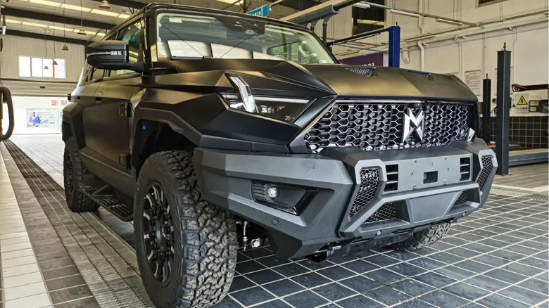 Brutālāks par Cybertruck, jaudīgāks par sporta auto.  Dongfeng Mengshi M-Hero 1088 zirgspēku SUV ir pieejams pasūtīšanai Krievijā