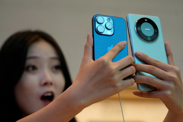 Китайский рынок смартфонов обвалился, но Huawei должна «оживить» его