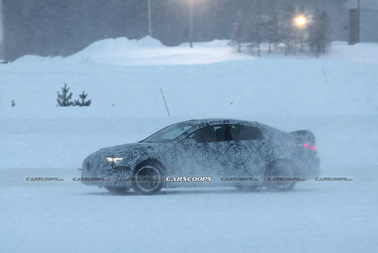 Новейший полноприводный Mercedes-AMG CLA месит снег в Швеции. Появились первые живые фото автомобиля