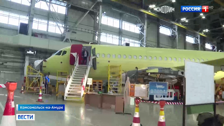 Авиазавод в Комсомольске-на-Амуре адаптируют к потоковому производству импортозамещённых лайнеров Superjet. Изображение первого серийного SJ-100