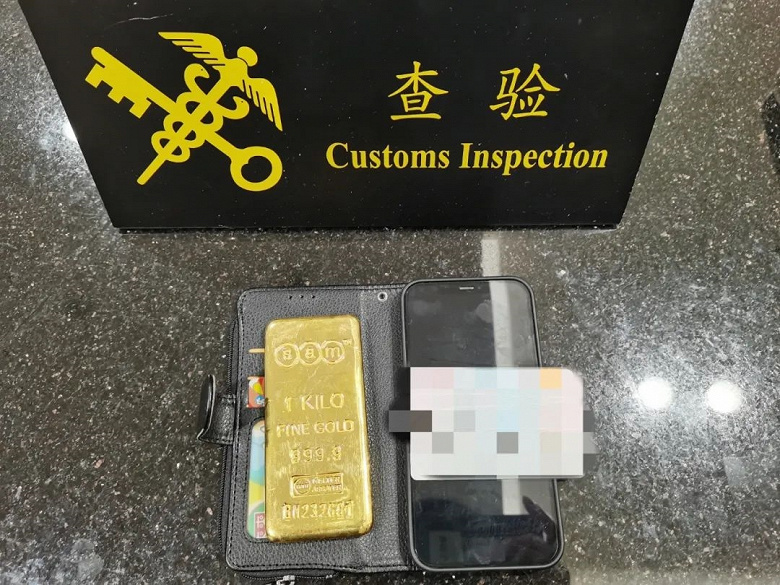 Забавные истории с китайской таможни: килограмм золота в чехле для смартфона