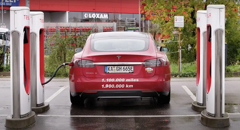 Tesla Model S проехала уже почти 2 млн км