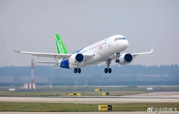 Китайский заменитель Airbus A320 и Boeing 737 совершил первый международный перелет. COMAC C919 прибыл в Сингапур