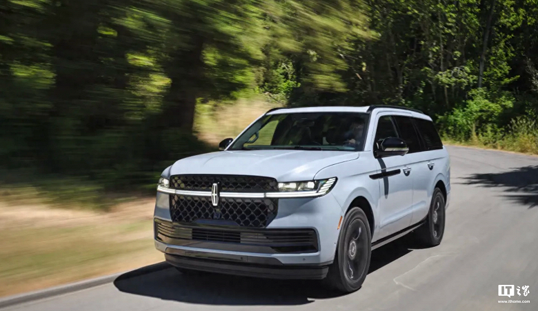 Новейший Lincoln Navigator 2025 с 440-сильным мотором будет большим или огромным: покупателям предложат версию с длинной колёсной базой