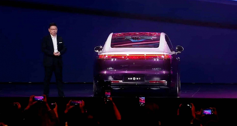 Maybach и Rolls-Royce, в сторону: новые живые фото и детали огромного суперседана Maextro S800 от Huawei