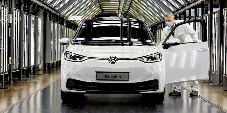 «Каждый евро имеет значение». Из-за низкого спроса Volkswagen отказалась от производства ID. 3 на главном заводе