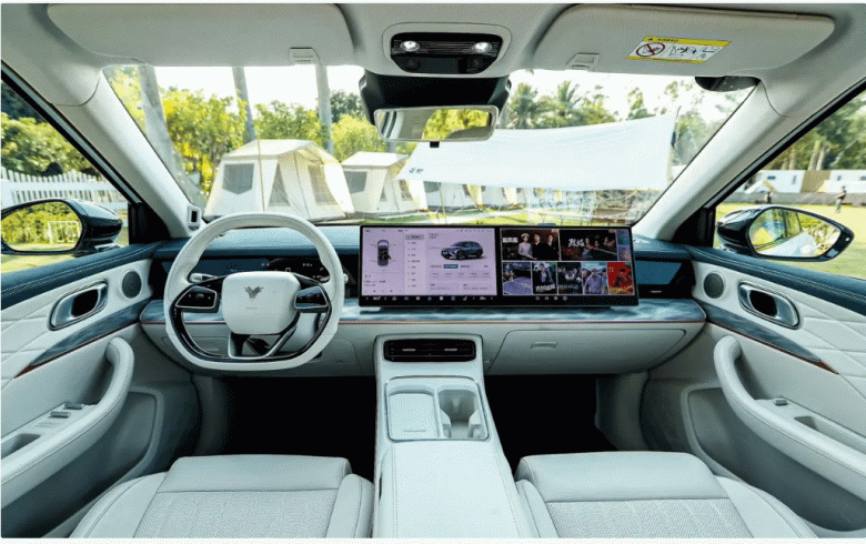 Представлен самый быстро заряжающийся гибридный автомобиль в мире с огромными экранами и холодильником — Neta L