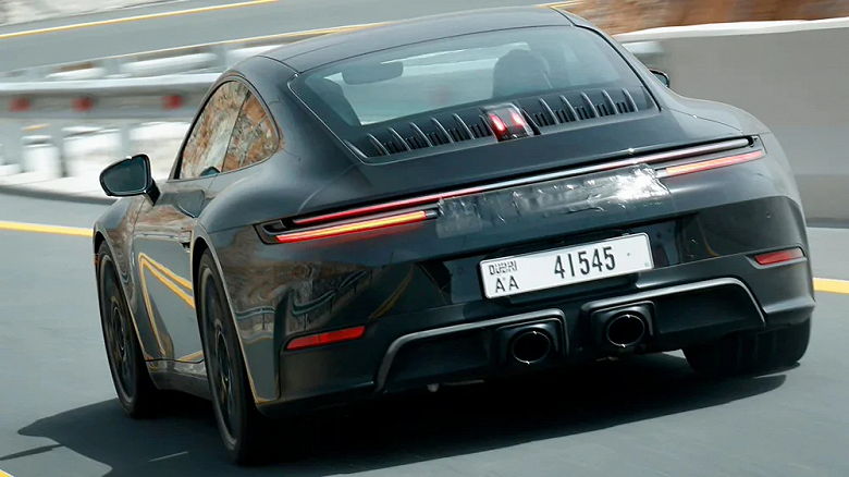 Совершенно новый и «чрезвычайно спортивный» Porsche 911 показали на официальных снимках