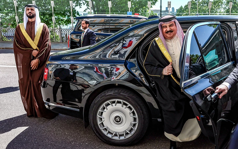 Владимир Путин подарил королю Бахрейна лимузин Aurus Senat 2018 года