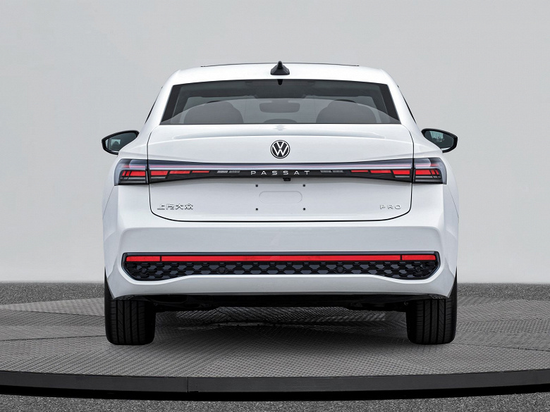 Совершенно новый Volkswagen Passat Pro выйдет в сентябре, но машина уже частично рассекречена