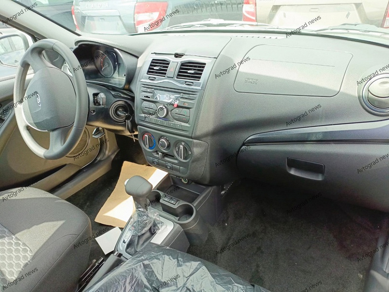 Lada Granta с «автоматом» появились у дилеров. Названа реальная цена седана