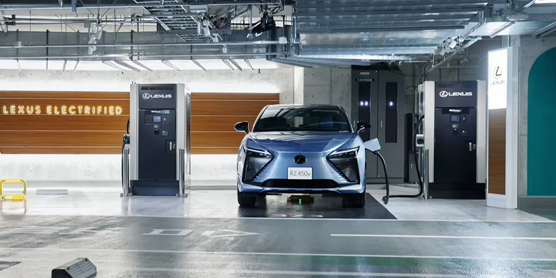 Toyota взяла пример с Tesla и открыла зарядные станции Lexus для других электромобилей