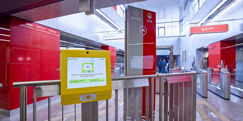 В Московском метро убирают желтые информационные терминалы: активация «Тройки» теперь на всех турникетах метро и МЦК
