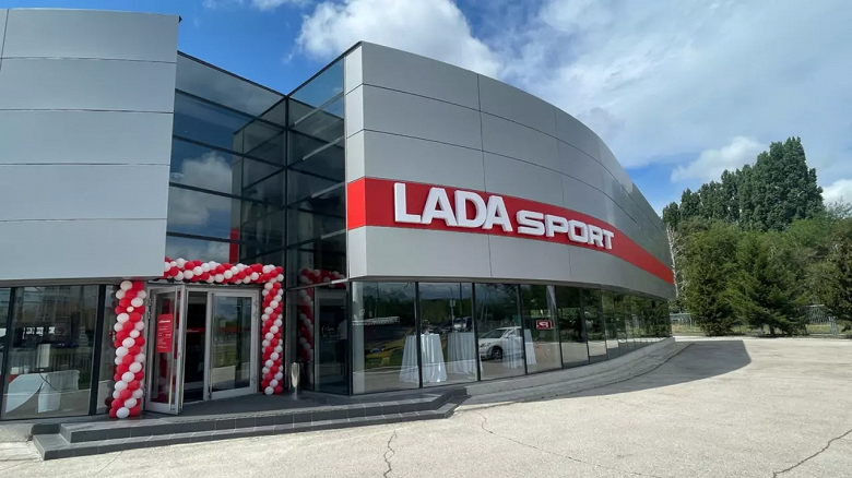 Вместо Porsche — спортивные «Лады». В Тольятти открылся первый дилерский центр Lada Sport