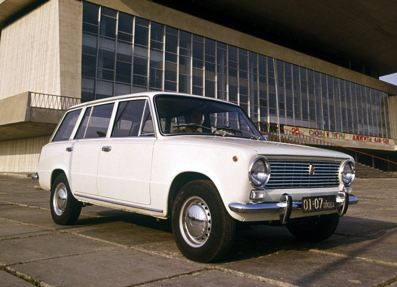 ВАЗ-2102 – первый универсал АвтоВАЗа – выставили на продажу по цене новой Lada Vesta SW