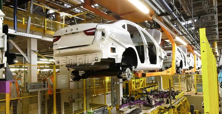 АвтоВАЗ устранил нештатную ситуацию и медленно возобновляет производство Lada Vesta