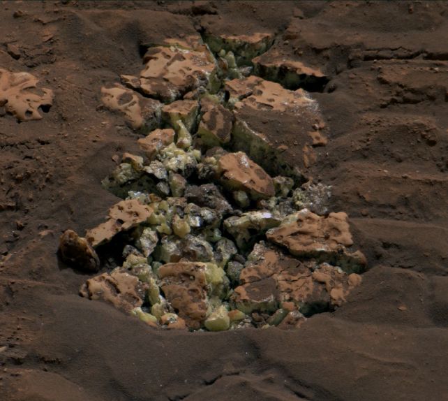 Curiosity обнаружил на Марсе элементарную серу в канале Гедиз-Валли