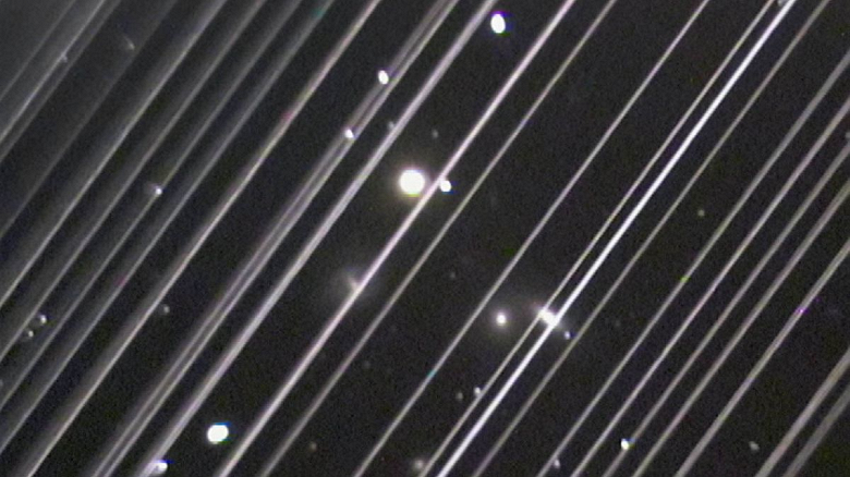 Новые спутники SpaceX Starlink сияют в небе намного ярче прошлых версий
