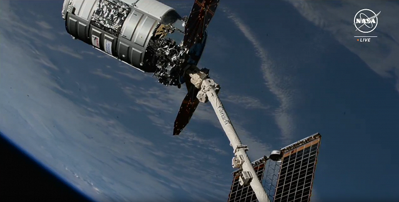 Космический грузовик Cygnus успешно прибыл на МКС, несмотря на проблемы