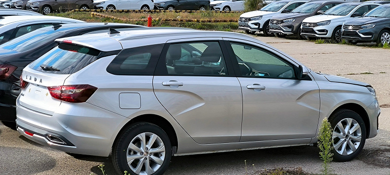 Так будет выглядеть обновленная Lada Vesta Life за 1,6 млн рублей. Живые фото машины