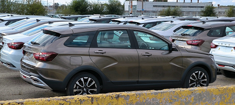 Так будет выглядеть обновленная Lada Vesta Existence за 1,6 млн рублей. Живые фото машины