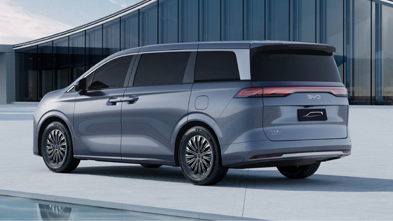 Аналог Toyota Alphard с электромагнитной подвеской и расходом 6,5 л/100 км. Предварительные продажи BYD Xia начались в Китае