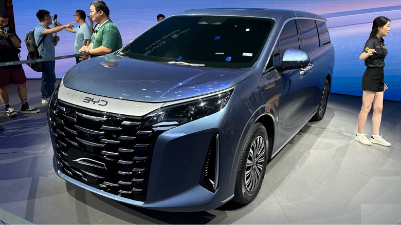 Аналог Toyota Alphard с электромагнитной подвеской и расходом 6,5 л/100 км. Предварительные продажи BYD Xia начались в Китае