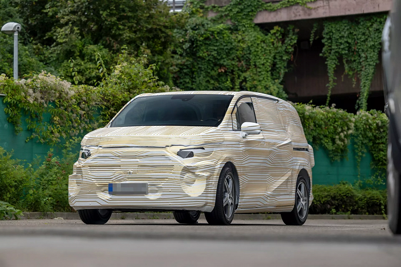 Следующее поколение фургонов Mercedes Vito и V-Class показали на официальных «шпионских фото»