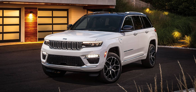 В Россию привезли новые Jeep Gigantic Cherokee 2024 с пневмоподвеской