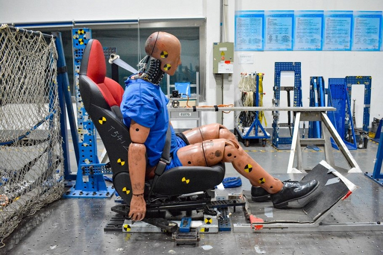 Кресло специально разломали, чтобы получить страховку. В Changan полностью разобрали скандальную ситуацию с Changan CS55 Plus/UNI-S