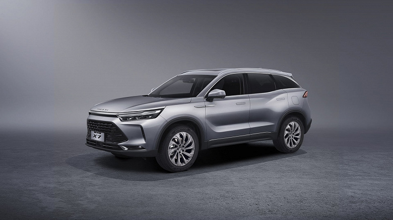 Большой кроссовер BAIC X7 с автоматизированной коробкой передач подешевел на 710 тыс. рублей, цена опустилась ниже 2 млн рублей