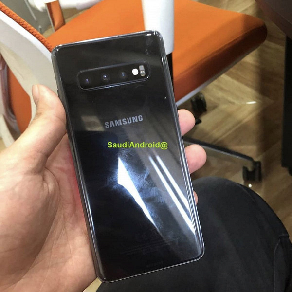 Новые живые фото демонстрируют Samsung Galaxy S10 и S10+ во всей красе