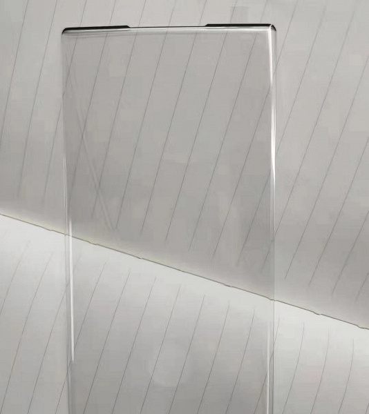 Крошечные рамки экрана Samsung Galaxy S22 Ultra подтверждены: опубликованы первые фотографии защитного стекла
