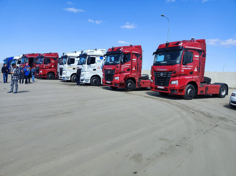 КамАЗ показал новые беспилотные грузовики, которые будут не только перевозить грузы, но и фиксировать нарушения ПДД