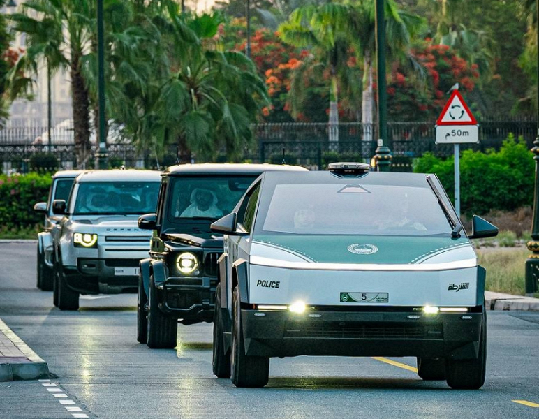 Пока Дубай ждёт начала продаж Lada, в местной полиции появился Tesla Cybertruck