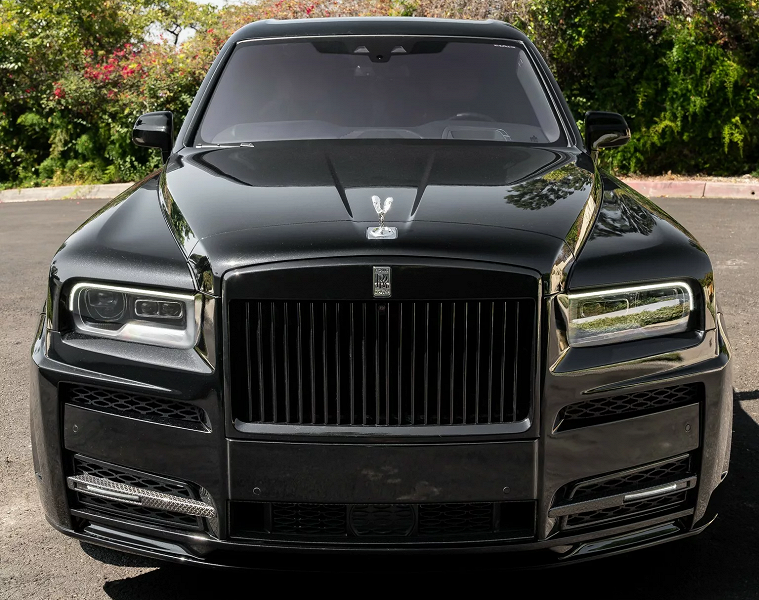 Представлен новый Rolls-Royce Cullinan Black Badge с деталями из углеродного волокна