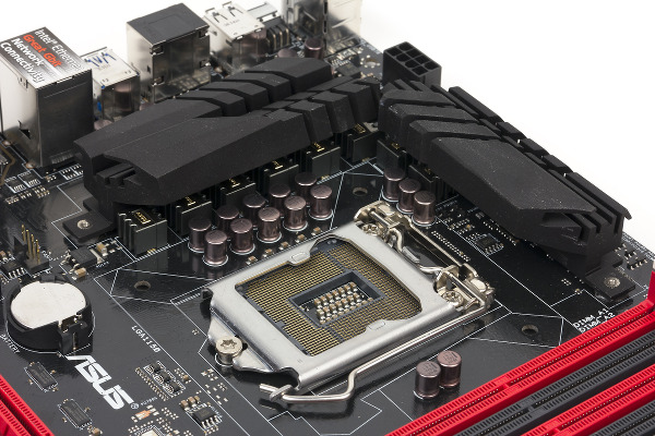 Процессорный сокет материнской платы Asus Maximus VI Hero